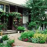Annies Bed And Breakfast